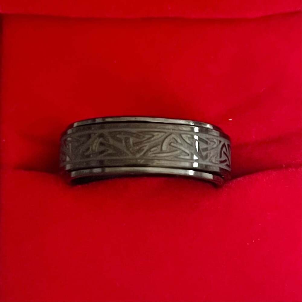 Black Stainless Steel Celtic Triquetra Spinner 6mm Band Size 11